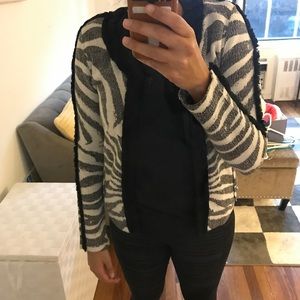 Zebra style jacket hook front closure and pockets